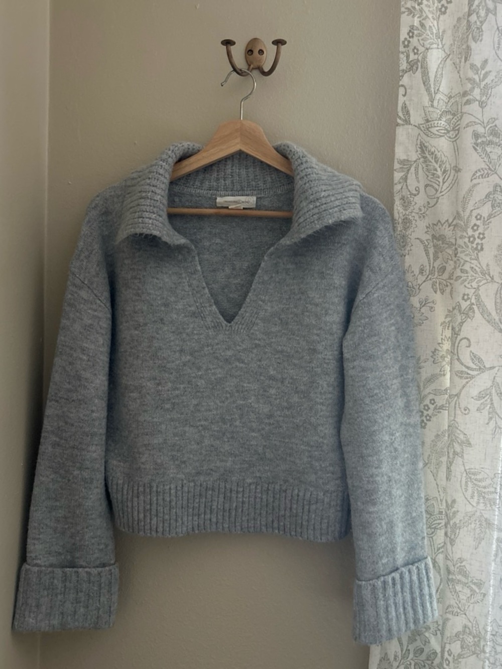 Like New Treasure & Bond Light Gray V-Neck Collared Knit Sweater - Picture 5 of 7